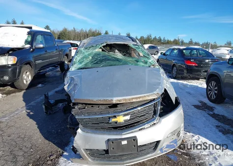 2015 Chevrolet Traverse Ls z USA, uszkodzony, nr VIN 1GNKRFED2FJ389909